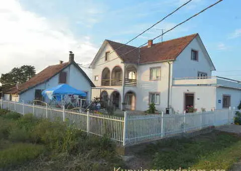 Useljiva kuca u Takovu, Ub - 4/9