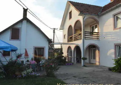 Useljiva kuca u Takovu, Ub - 5/9