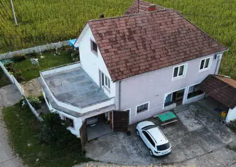 Useljiva kuca u Takovu, Ub - 7/9