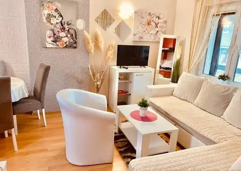 Prodajem apartman na Divcibarama - 1/8