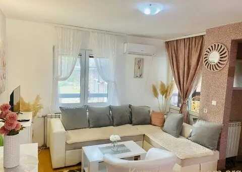 Prodajem apartman na Divcibarama - 2/8