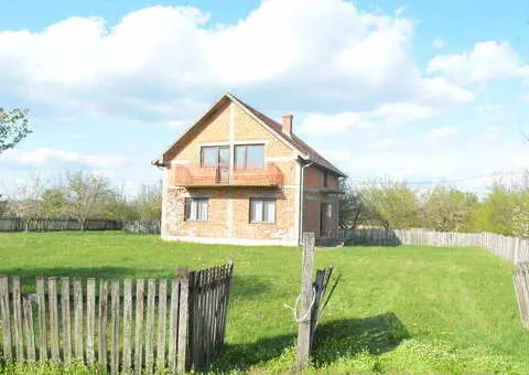 Useljiva kuca na dve etaze u Tularima kod Uba - 9/15