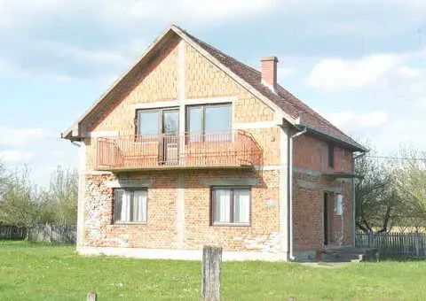 Useljiva kuca na dve etaze u Tularima kod Uba - 12/15