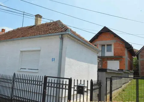 Useljive 2 kuce u blizini centra Uba - 1/10