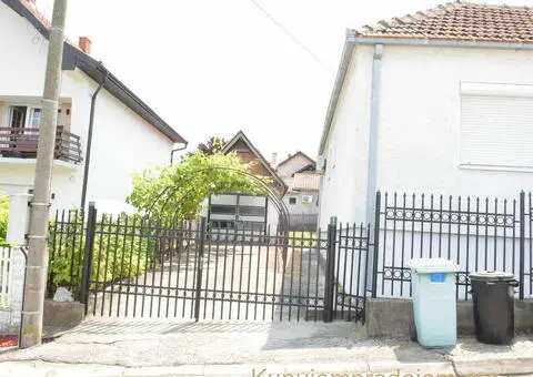 Useljive 2 kuce u blizini centra Uba - 2/10