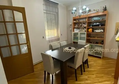 Izdaje se stan - Prvomajska, Zemun - 600 e na I spratu - 2/13