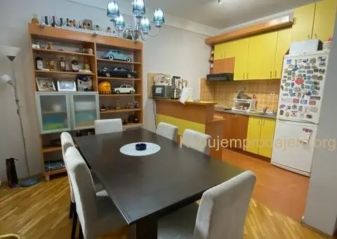 Izdaje se stan - Prvomajska, Zemun - 600 e na I spratu - 3/13