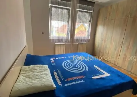 Izdaje se stan - Prvomajska, Zemun - 600 e na I spratu - 7/13