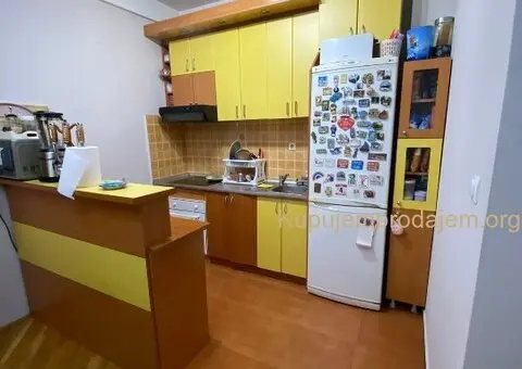 Izdaje se stan - Prvomajska, Zemun - 600 e na I spratu - 10/13