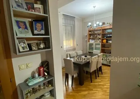 Izdaje se stan - Prvomajska, Zemun - 600 e na I spratu - 11/13