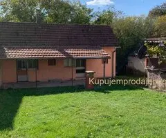 Prodajem dve kuce u Velikim Crljenima