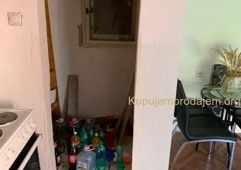 Prodajem dve kuce u Velikim Crljenima - 10/14