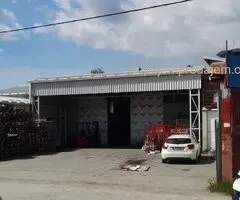 Poslovno -stambeni prostor,hala