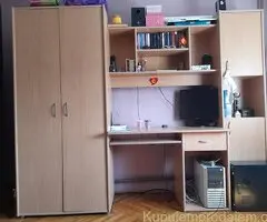 Ormar sa radnim stolom i kauč