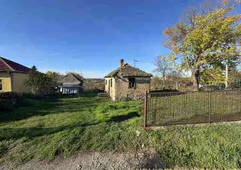 Prodajem plac sa kućom pored škole, Glumčevo Brdo - 7/8