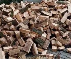 Cepana drva za ogrev i ljuspice za potpalu