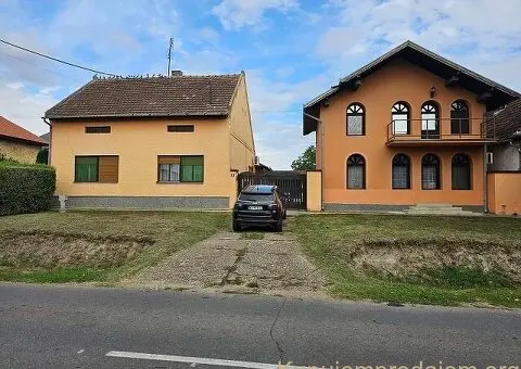 Prodaju se dve kuce na placu u Backoj Topoli - 1/15