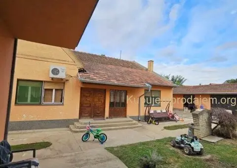 Prodaju se dve kuce na placu u Backoj Topoli - 3/15