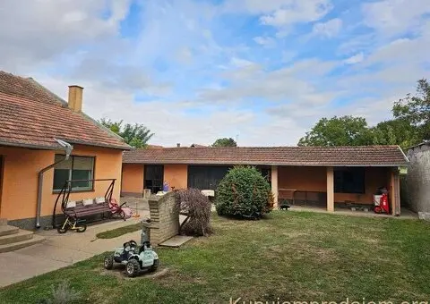 Prodaju se dve kuce na placu u Backoj Topoli - 4/15