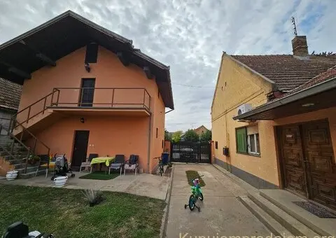 Prodaju se dve kuce na placu u Backoj Topoli - 5/15