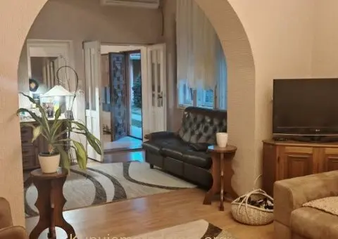 Prodaju se dve kuce na placu u Backoj Topoli - 7/15