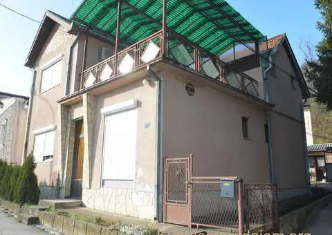 Useljiva kuća u blizini centra Uba 120 m2 - 12/12