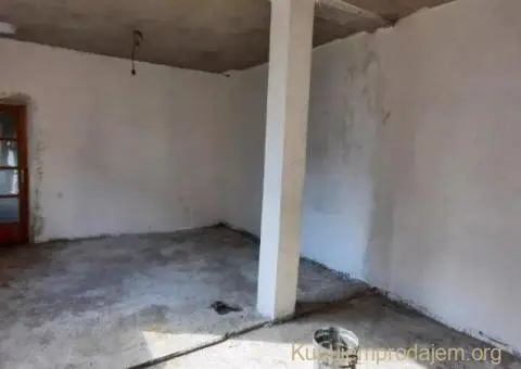 Kuca na atraktivnoj lokaciji sa lokalom i magacinom - 5/12