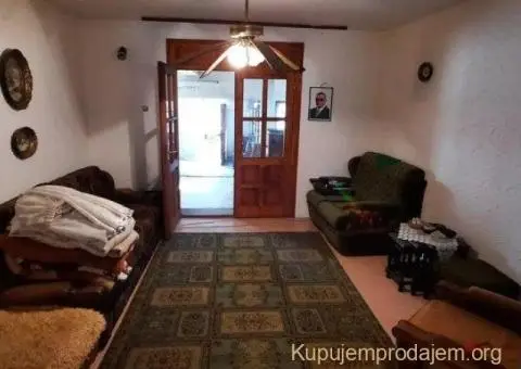 Kuca na atraktivnoj lokaciji sa lokalom i magacinom - 7/12