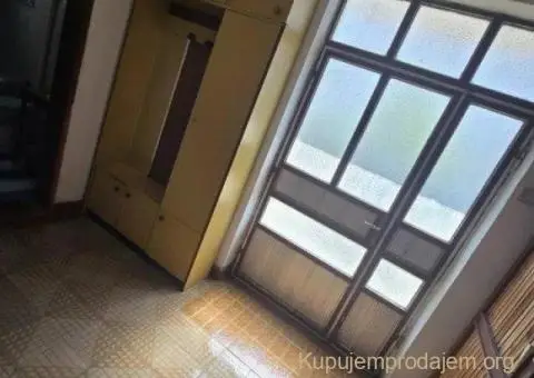 Kuca na atraktivnoj lokaciji sa lokalom i magacinom - 8/12