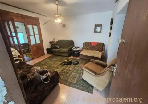 Kuca na atraktivnoj lokaciji sa lokalom i magacinom - 12/12