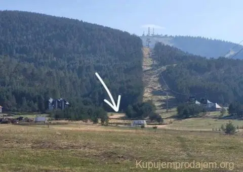 Prodaje se plac u podnozju ski centra Tornik