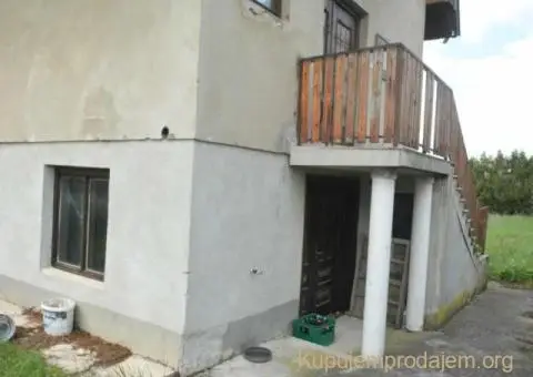 Useljiva kuca sa 6.5 ari placa na 3 etaze u Mionici - 9/11