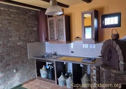 Prodajem izuzetnu kucu na selu,kompletno sredjenu,renoviranu,opremljenu - 8/15