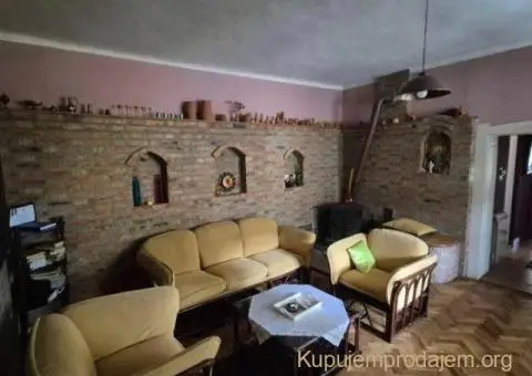 Prodajem izuzetnu kucu na selu,kompletno sredjenu,renoviranu,opremljenu - 9/15