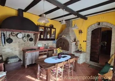 Prodajem izuzetnu kucu na selu,kompletno sredjenu,renoviranu,opremljenu - 11/15