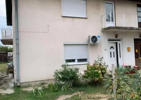 Prodajem polovinu kuce u Lazarevcu - 1/11