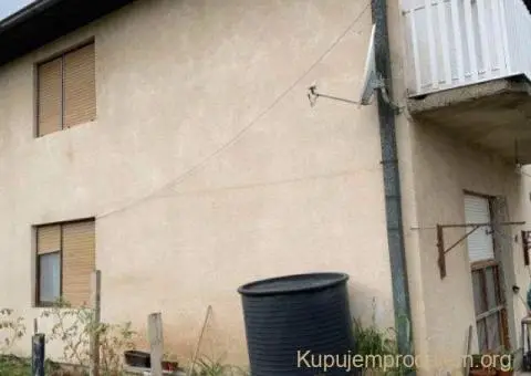 Prodajem polovinu kuce u Lazarevcu - 2/11