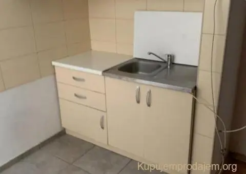 Prodajem polovinu kuce u Lazarevcu - 7/11