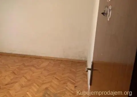 Prodajem polovinu kuce u Lazarevcu - 10/11