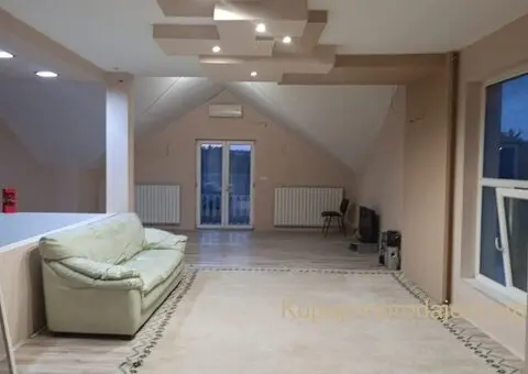 Na prodaju – Prostrana porodična kuća u mirnom delu Beške - 2/15