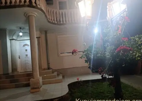 Na prodaju – Prostrana porodična kuća u mirnom delu Beške - 8/15