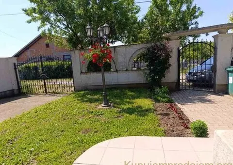 Na prodaju – Prostrana porodična kuća u mirnom delu Beške - 9/15