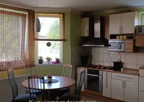 Na prodaju – Prostrana porodična kuća u mirnom delu Beške - 14/15