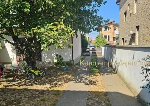 Kuca sa poslovnim objektom-Nova Pazova - 9/11