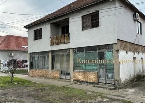 Kuca u samom centru Starih Banovaca - 2/4