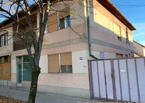 Porodična kuca sa velikim placem u Novosadskoj ulici-Temerin