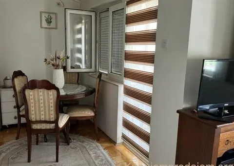 Vlasnik izdaje nameštenu garsonjeru, 30 kvm, na III spratu od III (nije potkrovlje) - 2/8